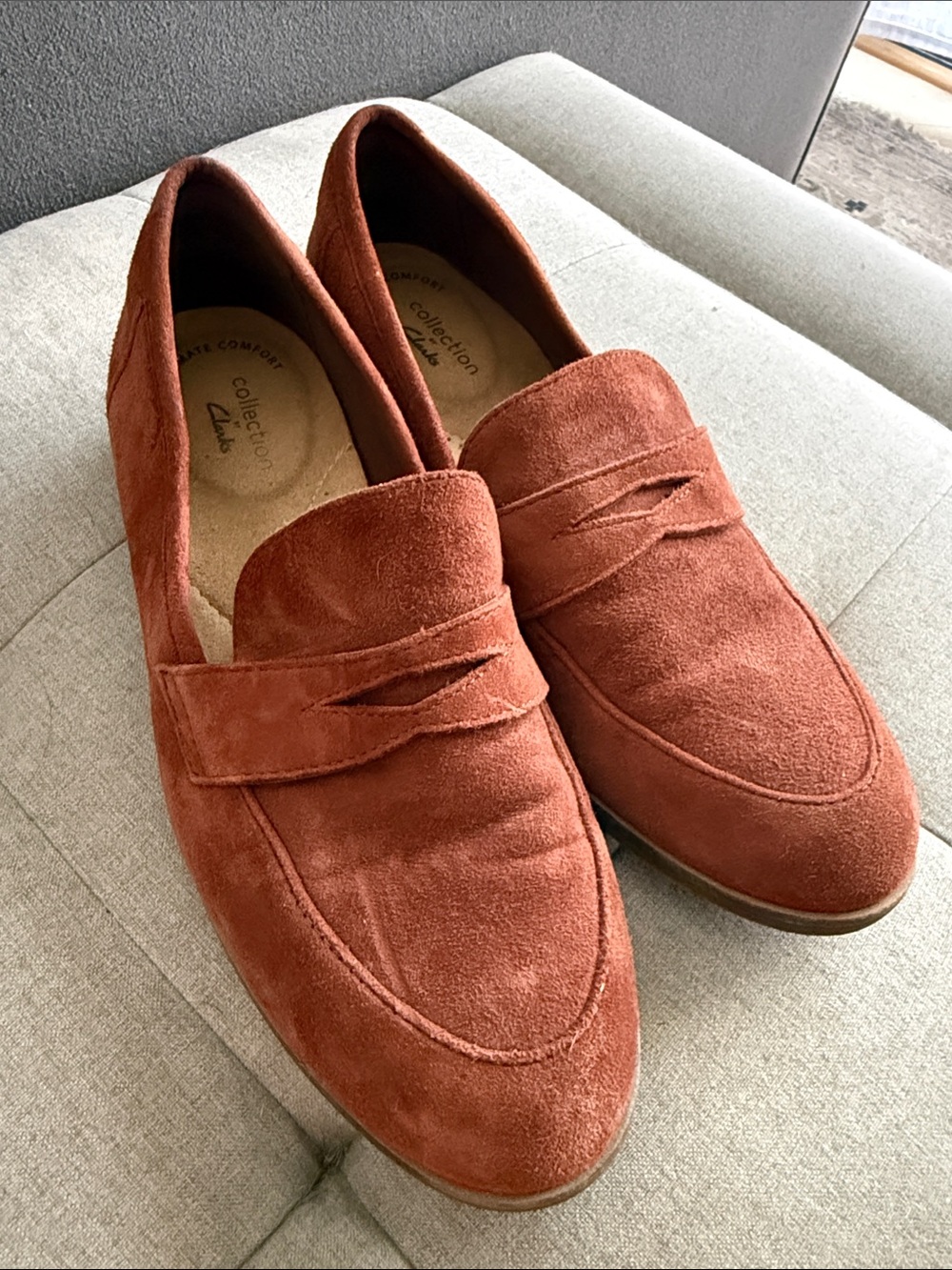 Clarks woman’s Rust Suede Slip-On Loafers size 8